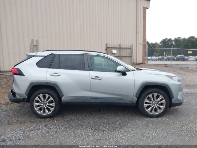 Toyota RAV4 Xle Premium Image 16