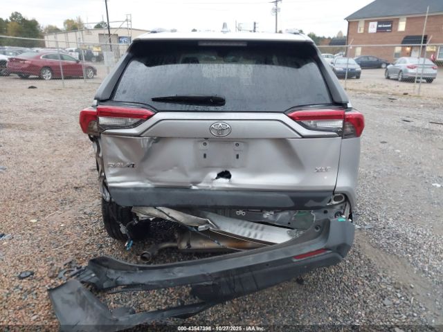 Toyota RAV4 Xle Premium Image 5