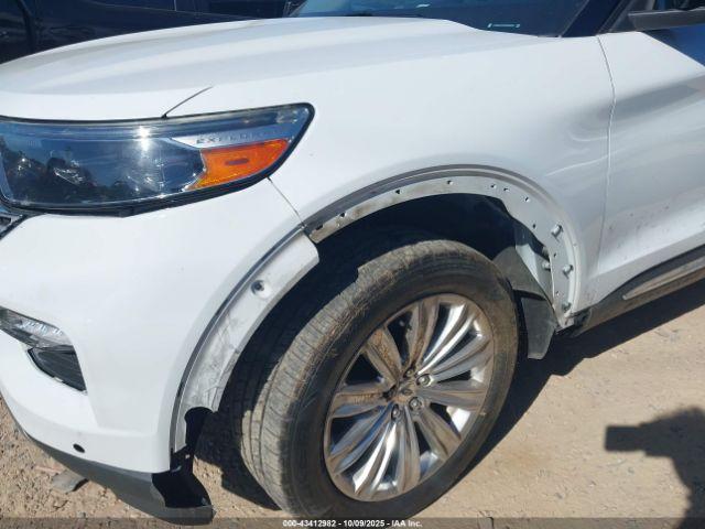 Ford Explorer Limited Image 16