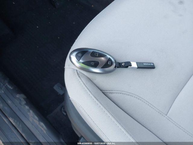 Hyundai TUCSON Blue Image 13