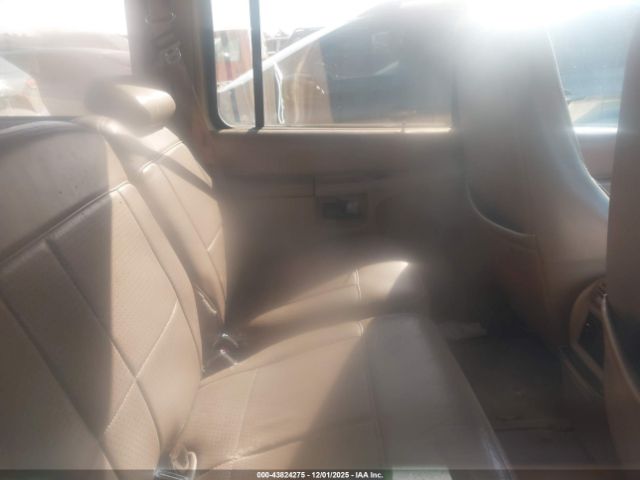 Ford Explorer Image 9