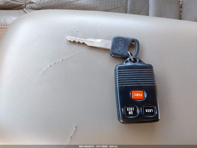 Ford Explorer Image 11