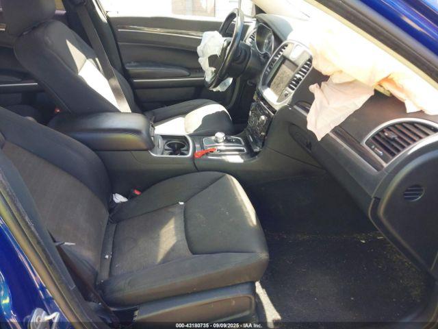 Chrysler 300 Touring Image 3