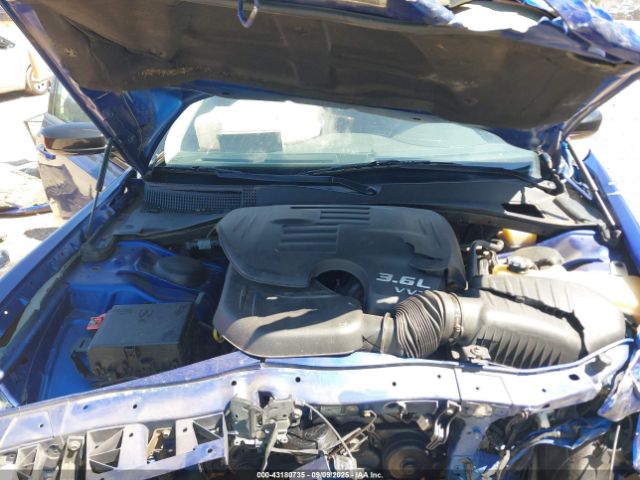 Chrysler 300 Touring Image 11