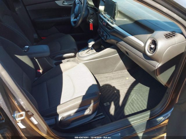 Kia Forte Lxs Image 9