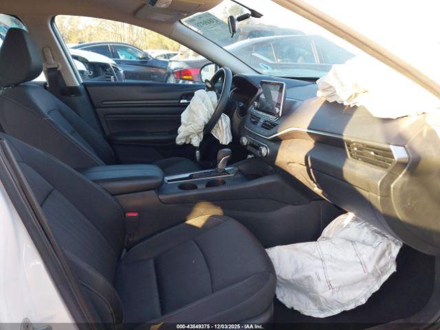 Nissan Altima 2.5 S Image 6