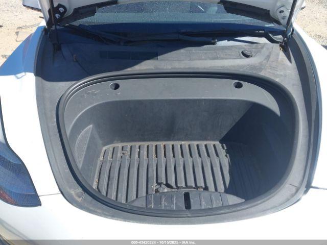 Tesla Model 3 Standard Range Plus Rear-wheel Drive Image 6