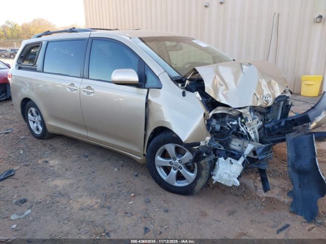 Toyota Sienna Le V6 Image 1