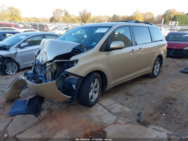 Toyota Sienna Le V6 Image 12