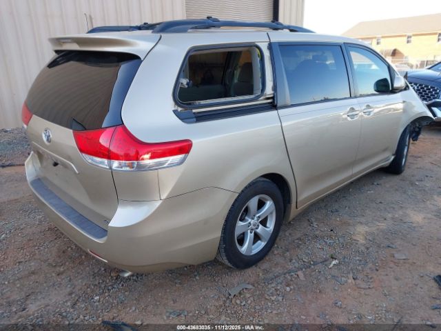 Toyota Sienna Le V6 Image 11