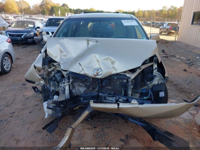 Toyota Sienna Le V6 Image 10