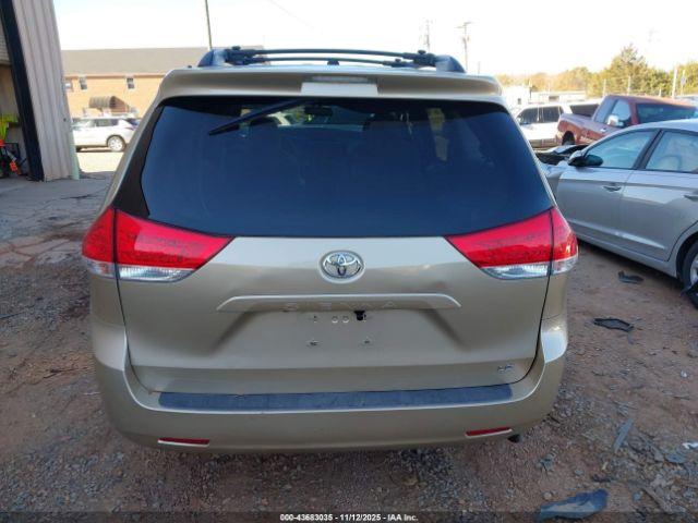 Toyota Sienna Le V6 Image 8