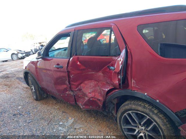 Ford Explorer Sport Image 17