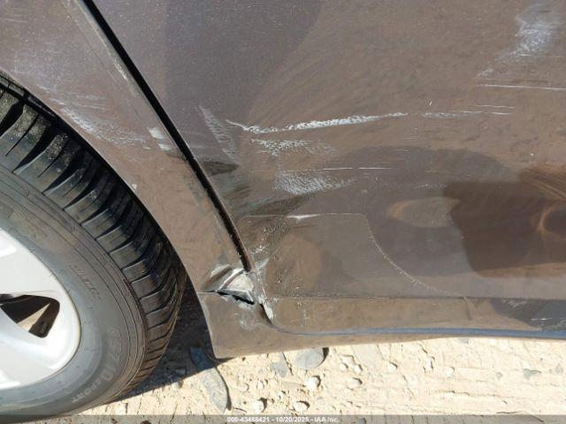 Toyota Sienna Base V6 Image 15