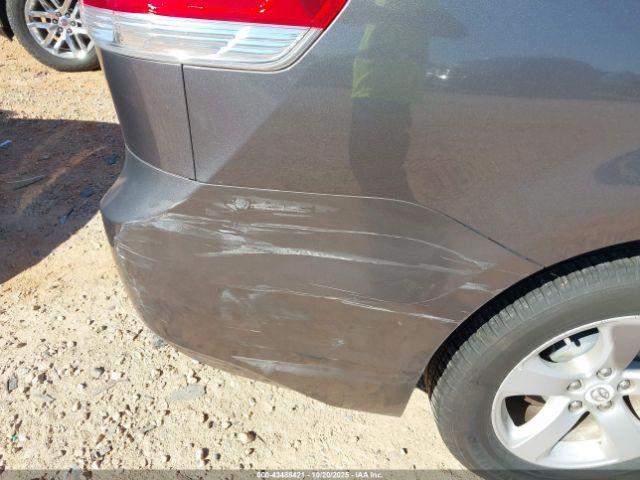 Toyota Sienna Base V6 Image 18