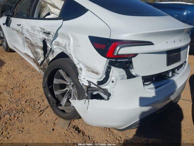 Tesla Model 3 Image 7