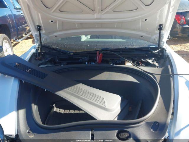 Tesla Model 3 Image 10