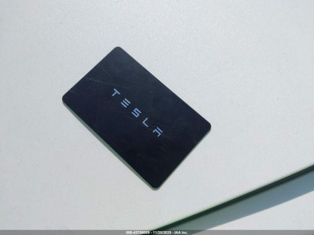 Tesla Model 3 Image 9