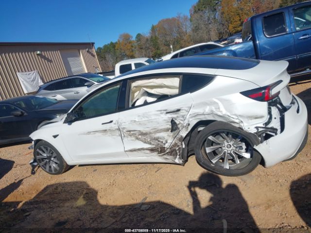 Tesla Model 3 Image 15