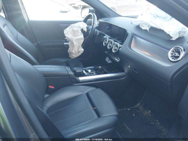 Mercedes-Benz GLA 4matic Image 14