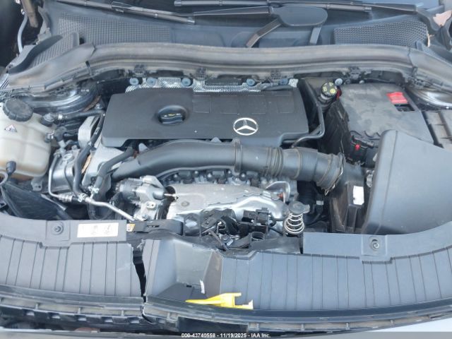 Mercedes-Benz GLA 4matic Image 5