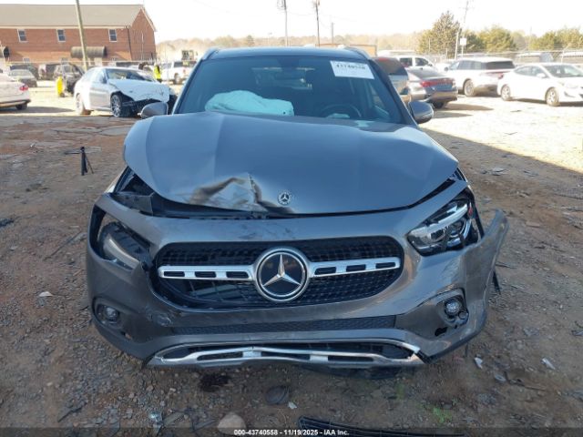 Mercedes-Benz GLA 4matic Image 4