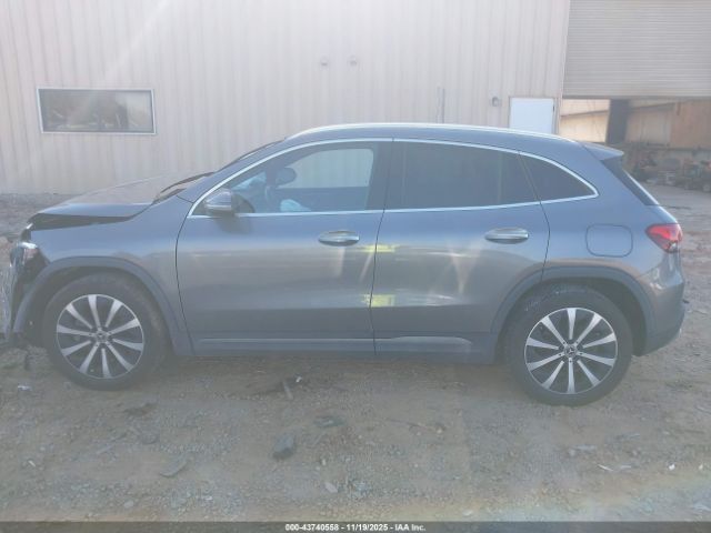 Mercedes-Benz GLA 4matic Image 7