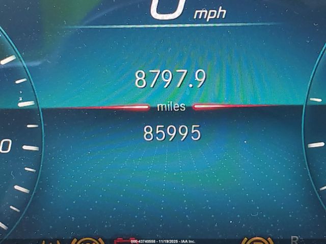 Mercedes-Benz GLA 4matic Image 16