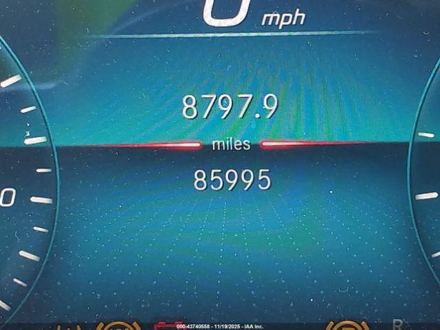 Mercedes-Benz GLA 4matic Image 16