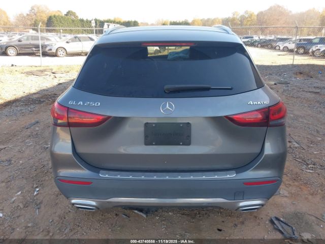 Mercedes-Benz GLA 4matic Image 8