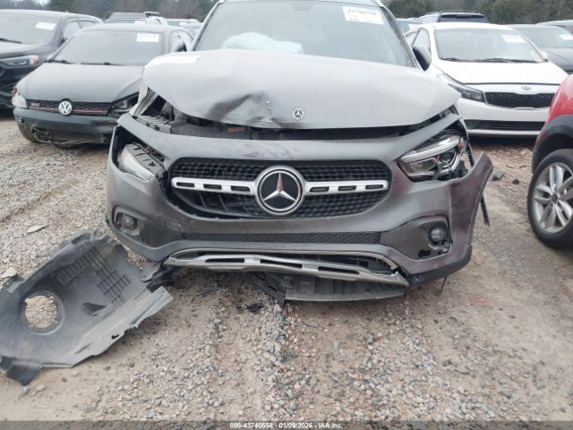 Mercedes-Benz GLA 4matic Image 2