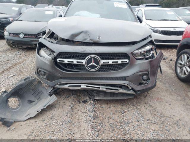 Mercedes-Benz GLA 4matic Image 2