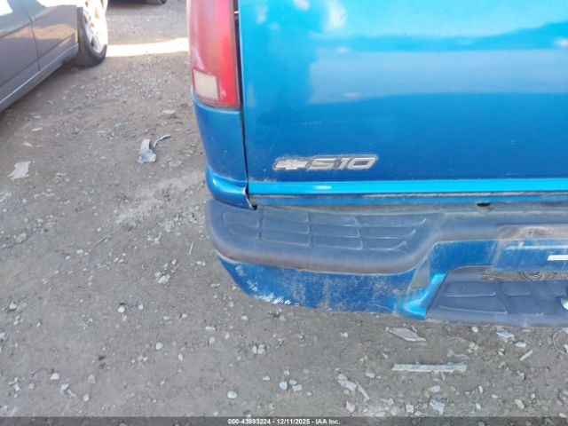 Chevrolet S-10 Ls Image 6