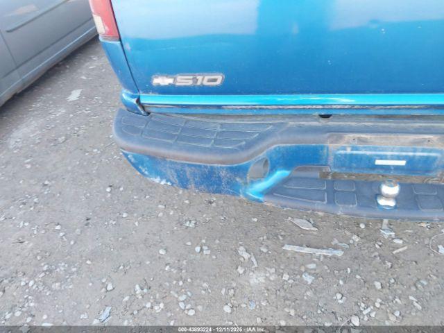 Chevrolet S-10 Ls Image 2