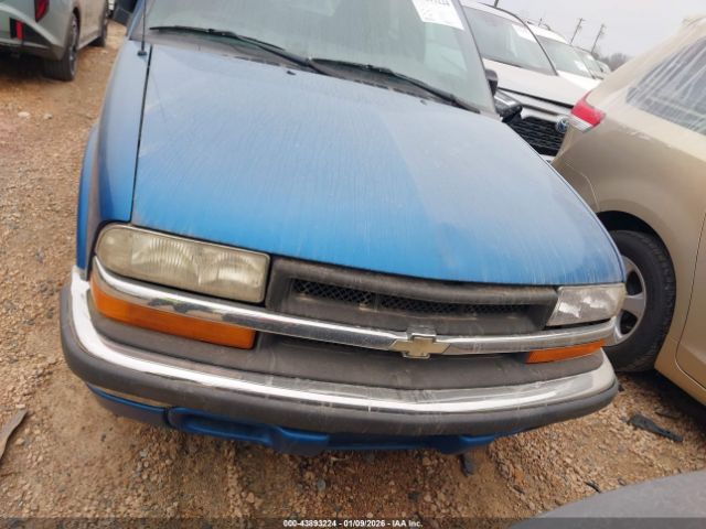 Chevrolet S-10 Ls Image 9