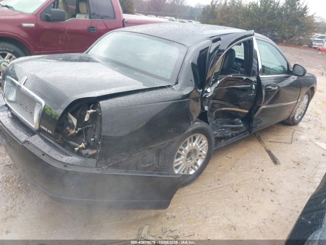 Lincoln Towncar Signature Limited Image 20