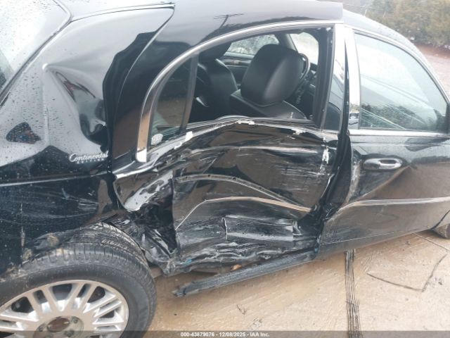 Lincoln Towncar Signature Limited Image 7