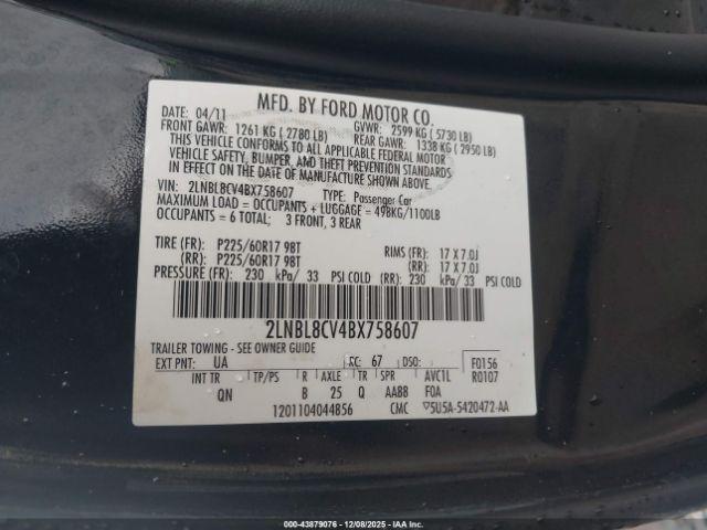 Lincoln Towncar Signature Limited Image 4