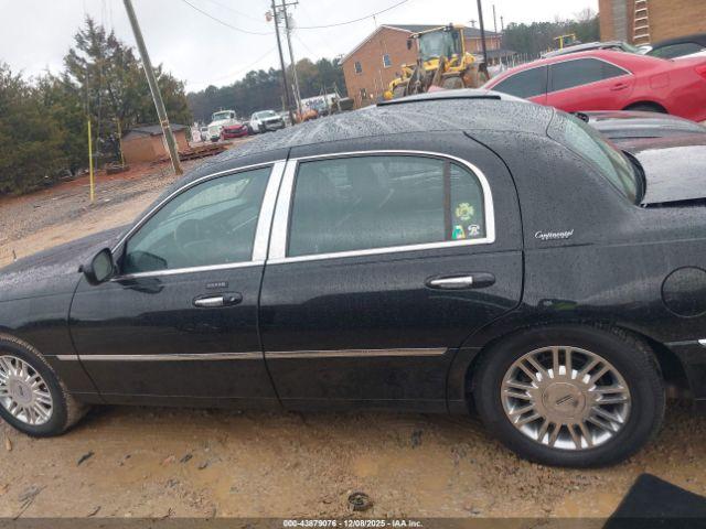 Lincoln Towncar Signature Limited Image 10