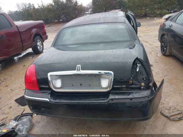 Lincoln Towncar Signature Limited Image 12