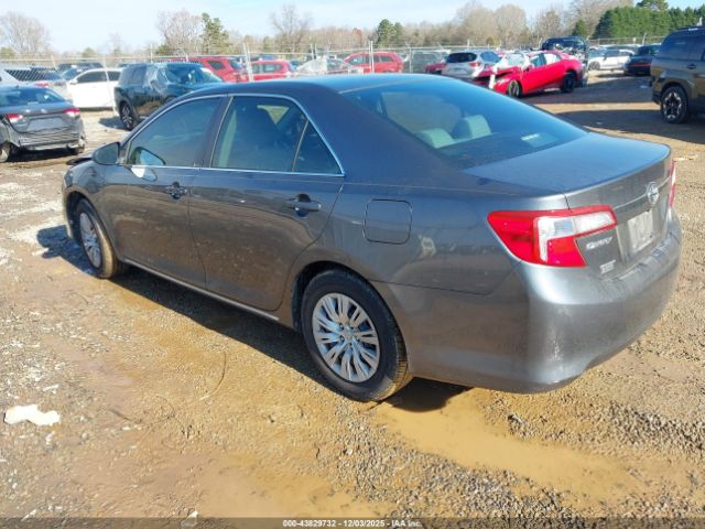 Toyota Camry Le Image 4