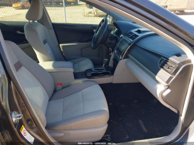 Toyota Camry Le Image 10