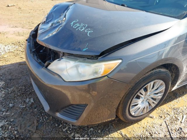 Toyota Camry Le Image 6