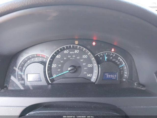 Toyota Camry Le Image 3