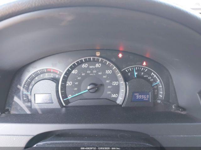 Toyota Camry Le Image 3