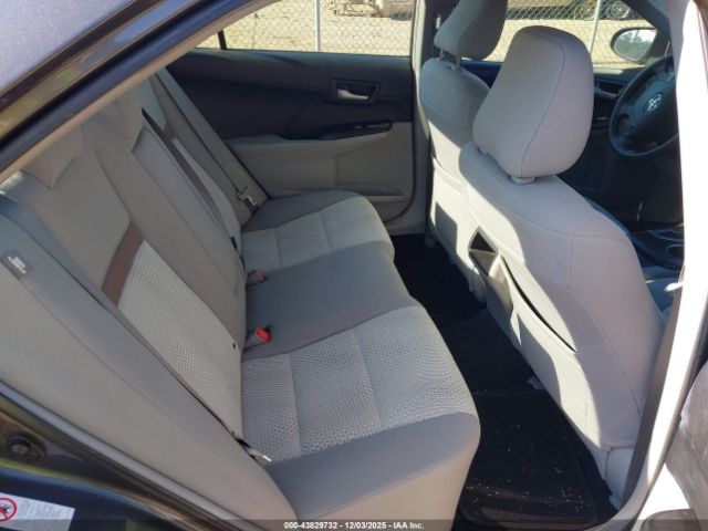 Toyota Camry Le Image 8