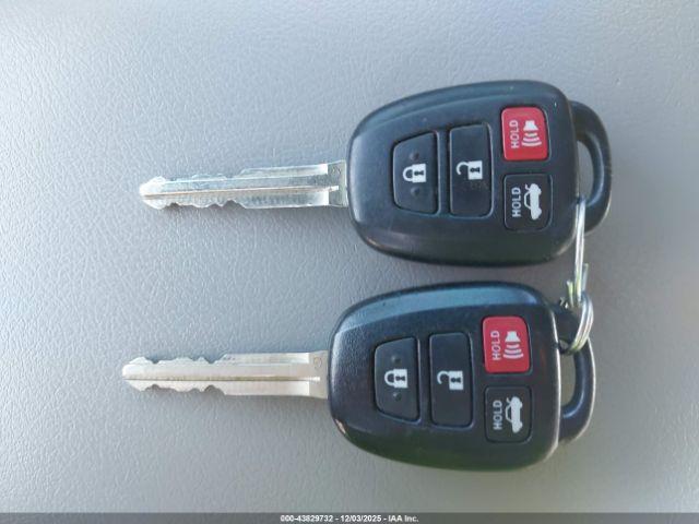 Toyota Camry Le Image 11