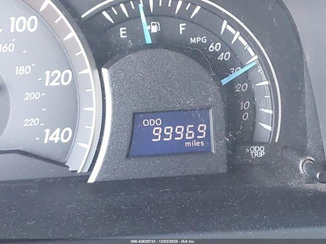 Toyota Camry Le Image 16