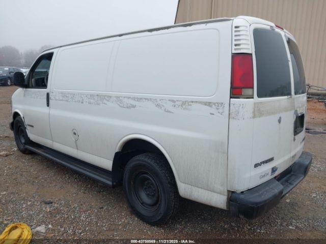 Chevrolet Express Image 5