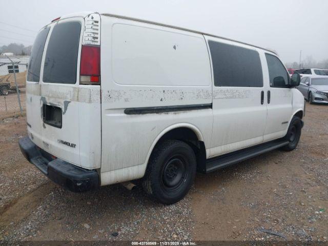 Chevrolet Express Image 2
